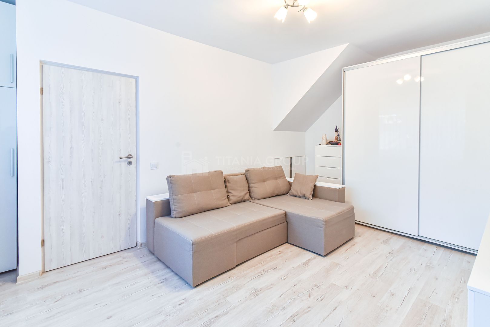 Casa zona centrala, curte individuala - Poză 5