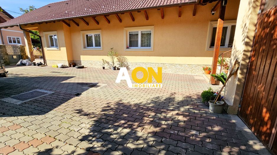 Casa renovata, 4 camere, 2 terase, mobilata, utilata, 568 mp teren - Poză 2