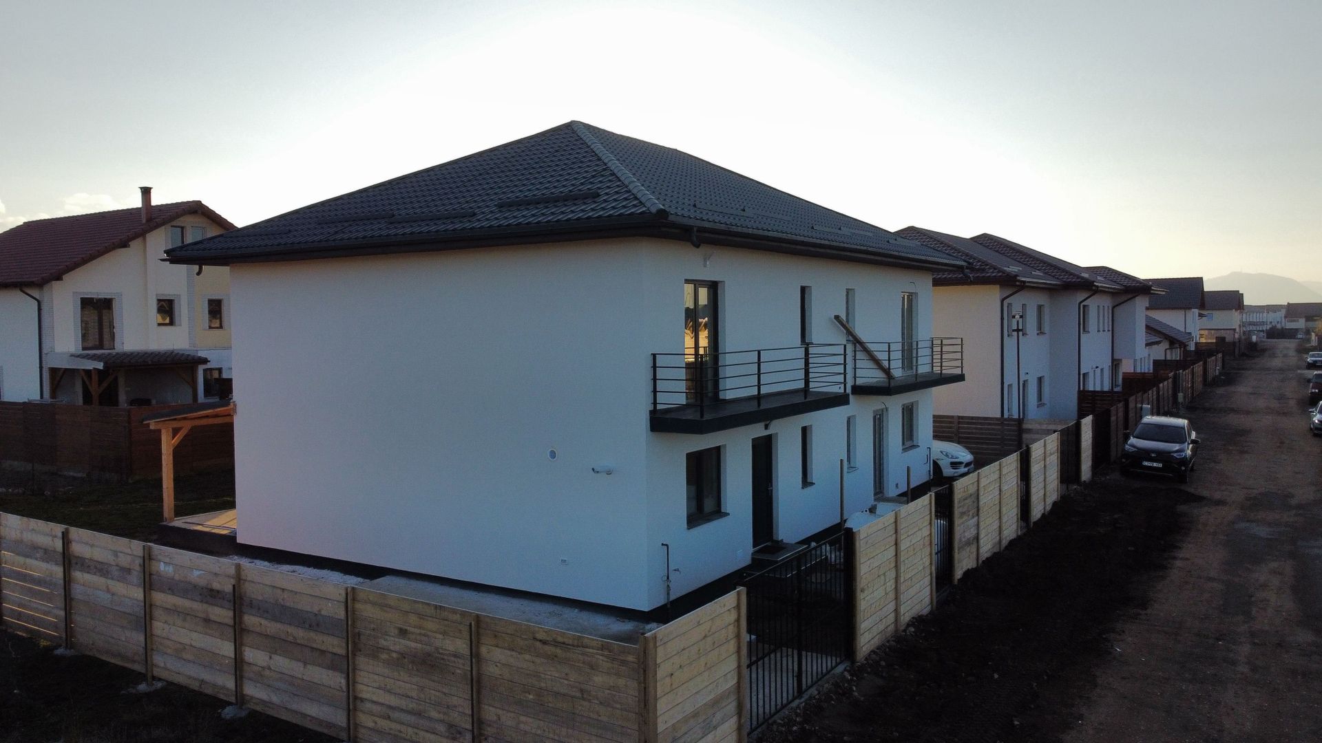 Duplex modern de vânzare în cartierul Izvor - Poză 3