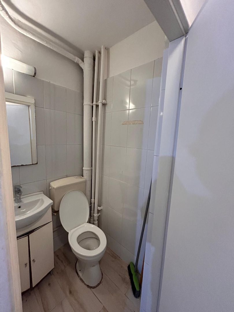 Apartament 2 camere, renovat, instalatii noi, parcare - Poză 3