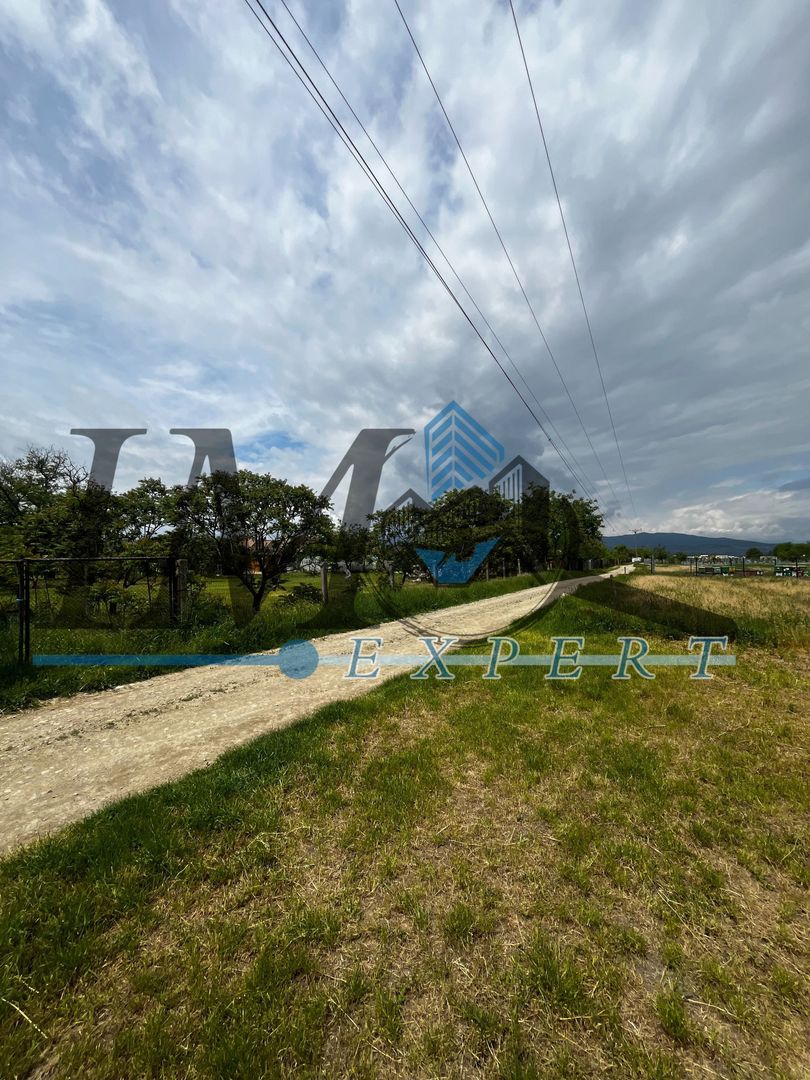 Teren de vânzare zona arini in Lancram - Poză 1