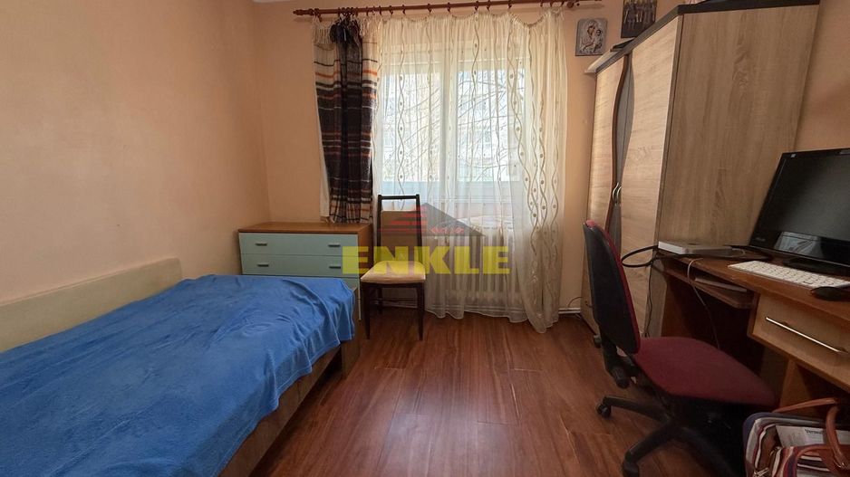 De vânzare apartament 4 camere decomandat, etaj 1 – zona Capat la 1 - Poză 3