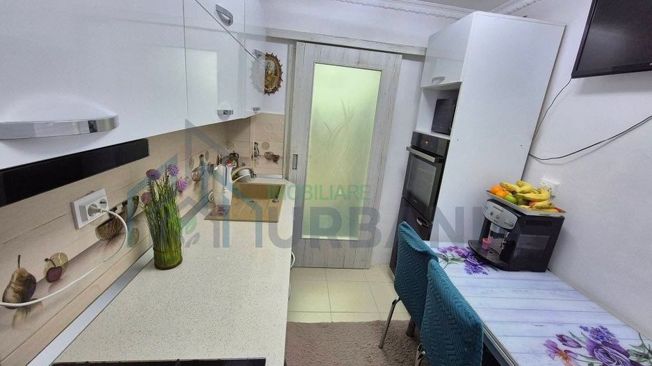 Apartament 3 camere, Podu Roș, modernizat și mobilat - Poză 3