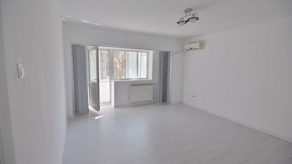 Apartament 2 camere cu 3 balcoane pe Bulevardul Decebal - Poză 1