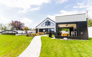 VILĂ MODERNĂ DE LUX CU PISCINĂ, FOTOVOLTAICE ȘI FOIȘOR – BREAZA - Poză 4