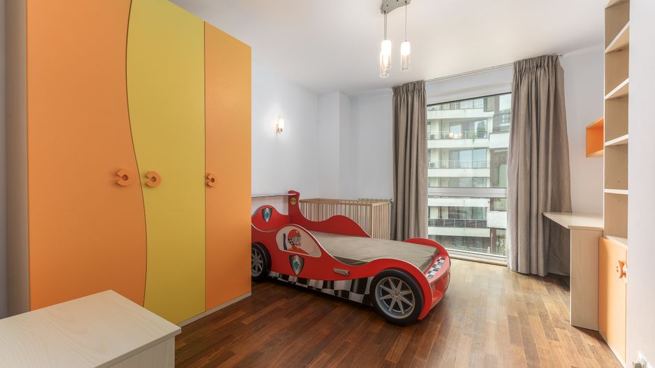 4 camere| semineu| piscina interioara | sauna | sala de sport| parcare - Poză 12