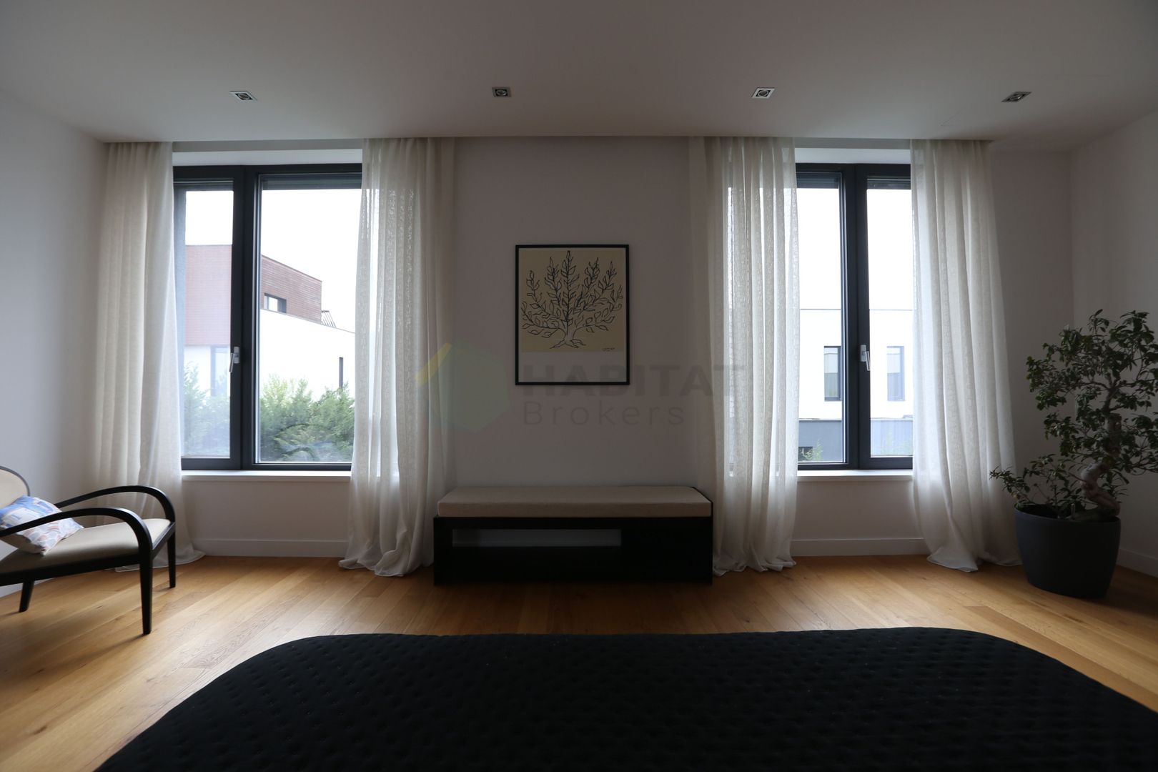 Eleganță pură într-un ansamblu exclusivist – Vilă complet mobilată AMBER GARDEN - Poză 9