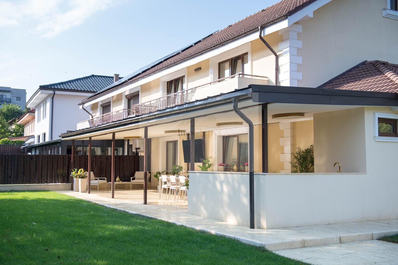 Inchirere casa Smart cu piscină, 5 camere, 5 băi și garaj – Borhanci - Poză 2