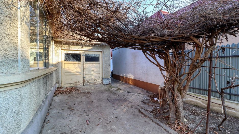 Centru- Casă boierească individuală- 5 camere si  451 mp teren - Poză 32