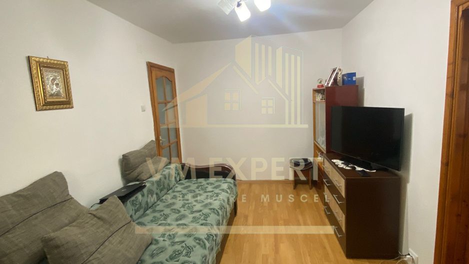 APARTAMENT 2 CAMERE ETAJ 2 ZONA VIȘOI CAMPULUNG - Poză 2