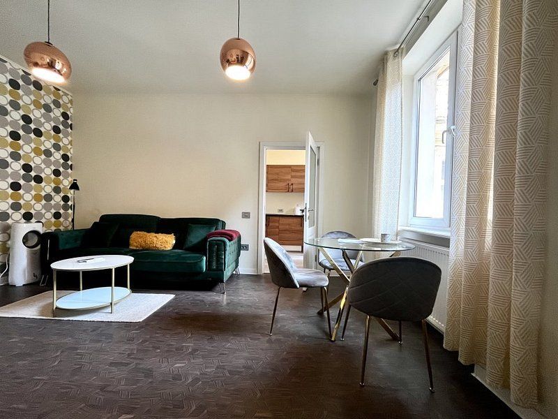 Apartament cu 2 camere, renovat si personalizat, in zona Centrala - Piața Traian - Poză 3