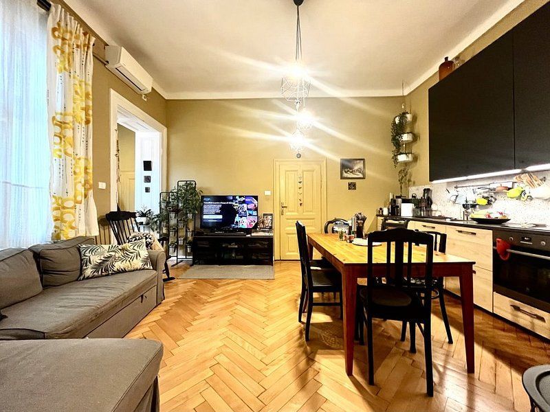 Un apartament cu 3 camere, vibrant si boem, in zona Centrala - Piata Plevnei - Poză 1