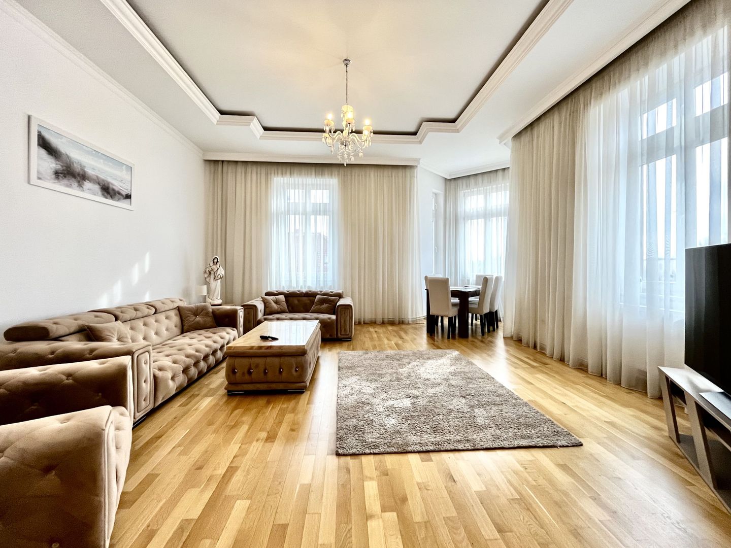 Apartament 3 camere, elegant si spațios, lângă parc, zona Centrala - Poză 1