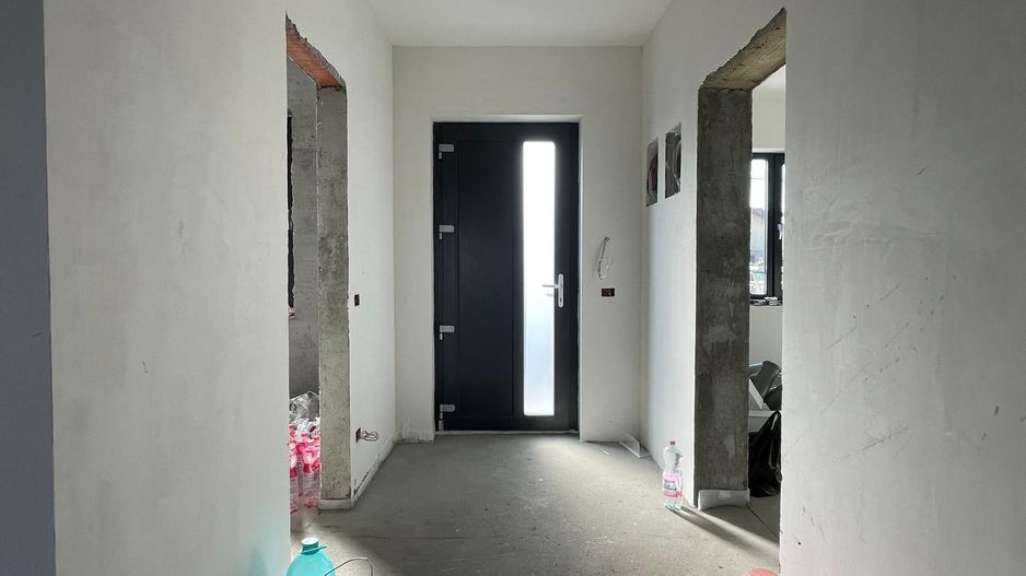 Duplex despartit prin camera tehnica - 5 camere - Mosnita - Poză 3