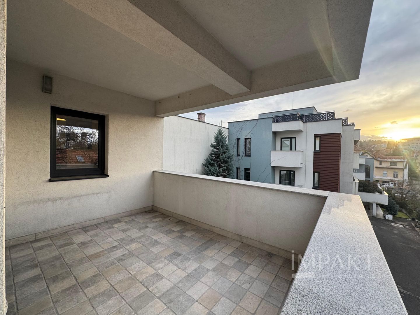 Apartament 94mp  3 camere in Piata Cipariu de inchiriat cu parcare - Poză 11