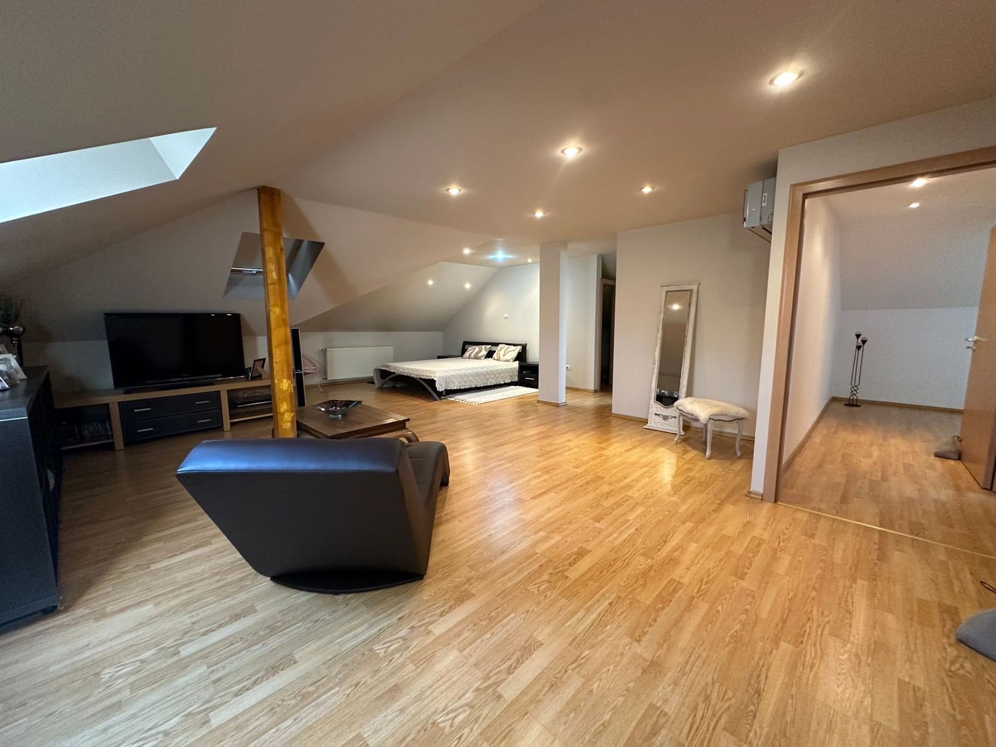 Casa Parter + Mansarda în Braytim - Poză 25