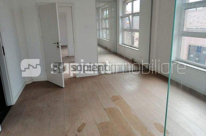 Spatiu de birouri ultracentral - Poză 8