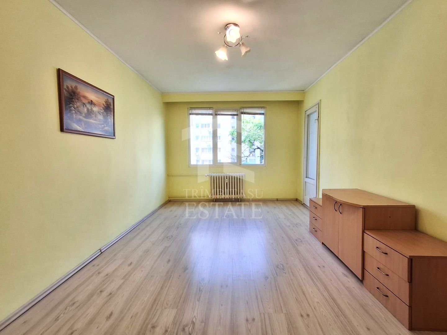 Apartament 3 camere decomandat | Locație excelentă | Bd. Chișinău 21 - Poză 1