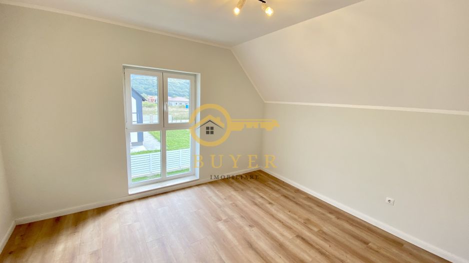 Casa intabulata, finisata LA CHEIE- Talmaciu, zona cu peisaj superb - Poză 14