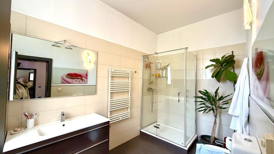 Vila cu 4 camere cu lift, jacuzzi și terasă panoramică tip penthouse - Poză 9