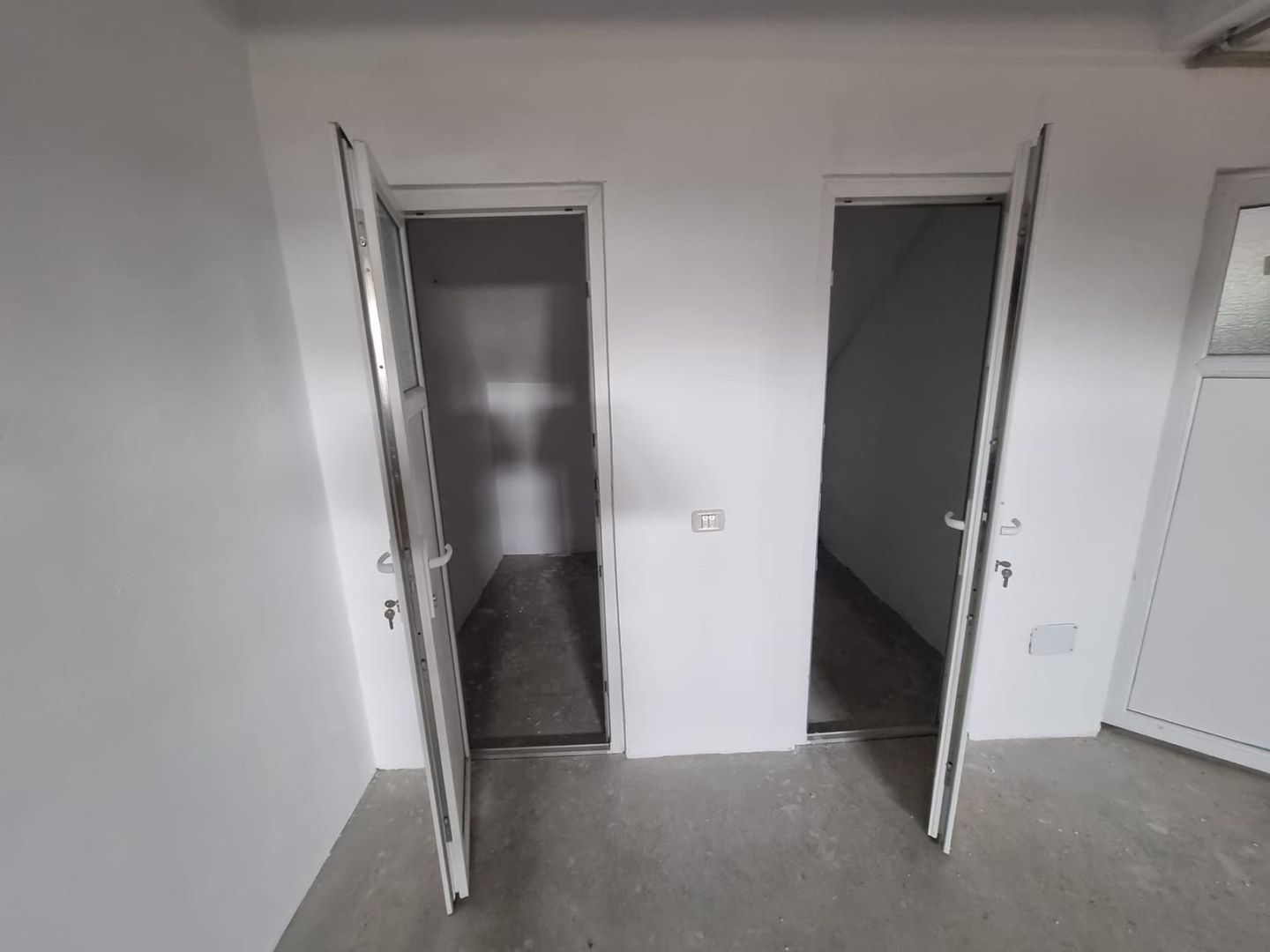 SPATIU - DEPOZIT / 358.1 MP, 2 GRUPURI SANITARE, RAMPA ACCES, LIBER - Poză 6