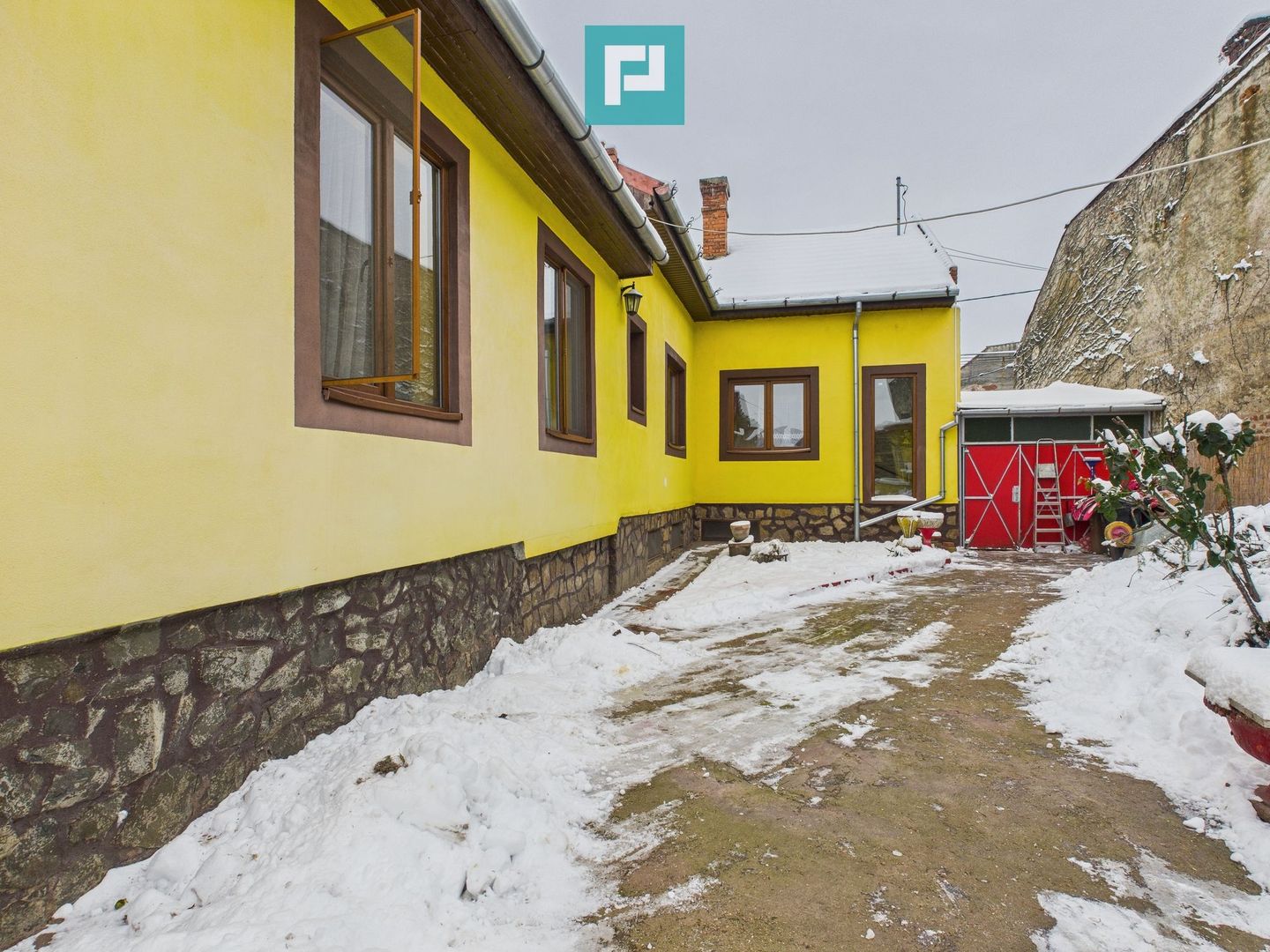 Casă cu 4 camere în zona Parneava - Poză 9