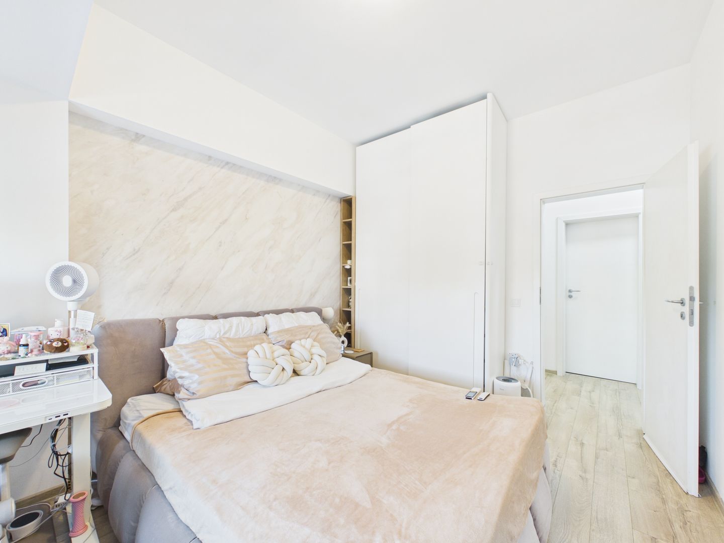 Apartament cu 3 camere de vanzare, centrala proprie - Mihai Bravu - Poză 9
