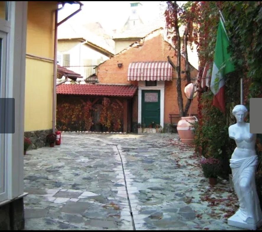 Pensiune cu 18 camere in centrul Brasovului - Poză 18