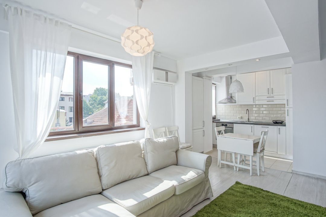 Apartament 3 camere si loc de parcare - Poză 1