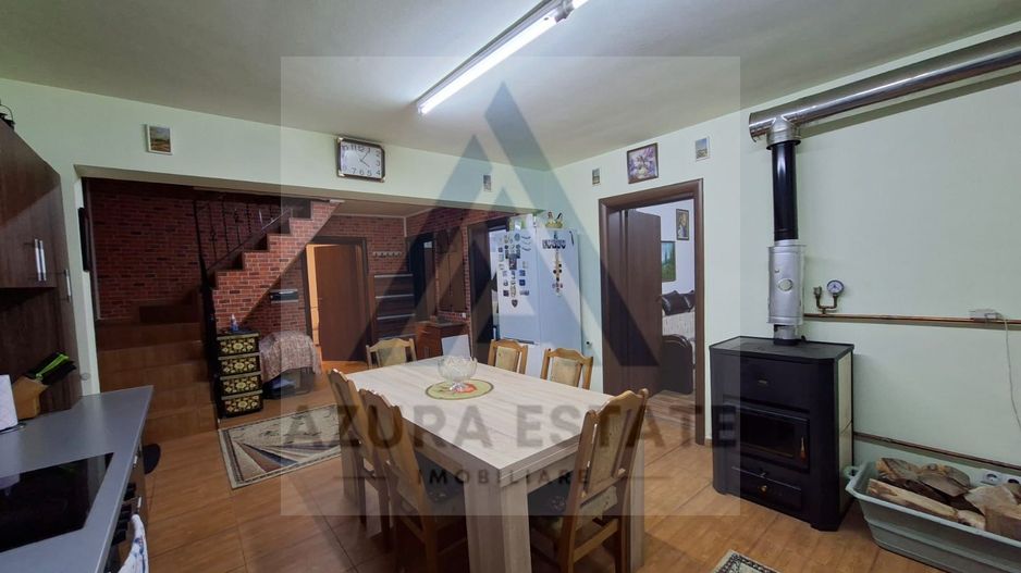 Casa 6 camere 2 bai curte 306 mp utili si parcare privata in Selimbar - Poză 2