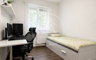Apartament cu 3 camere de vânzare în zona Rogerius, Oradea - Poză 3