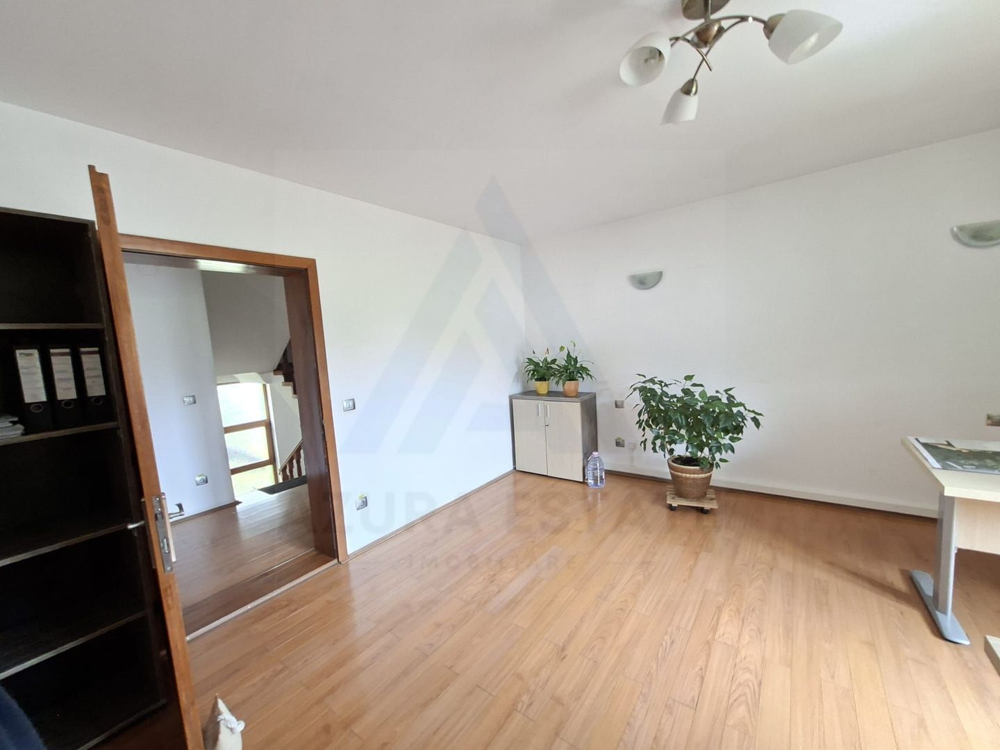 Spatiu birouri casa individuala curte proprie 9 birouri Selimbar - Poză 15