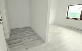 ​Casă 3 camere, 2 băi, curte generoasă 471 mp - Complex Luna, Balotești - Poză 9