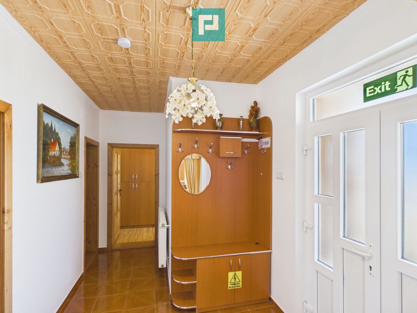 Casă renovată cu curte mare de închiriat în Rontău - Poză 9