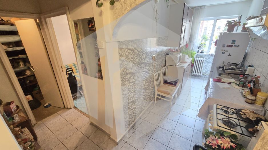 Apartament 2 camere decomandate et 2 lift pivnita Vasile Aron - Poză 3