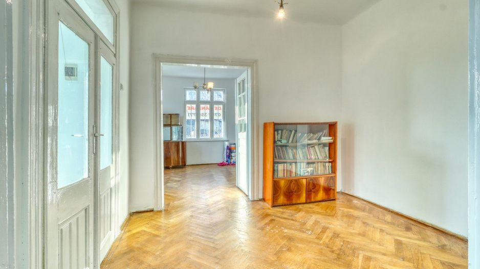 Centru- Casă boierească individuală- 5 camere si  451 mp teren - Poză 19