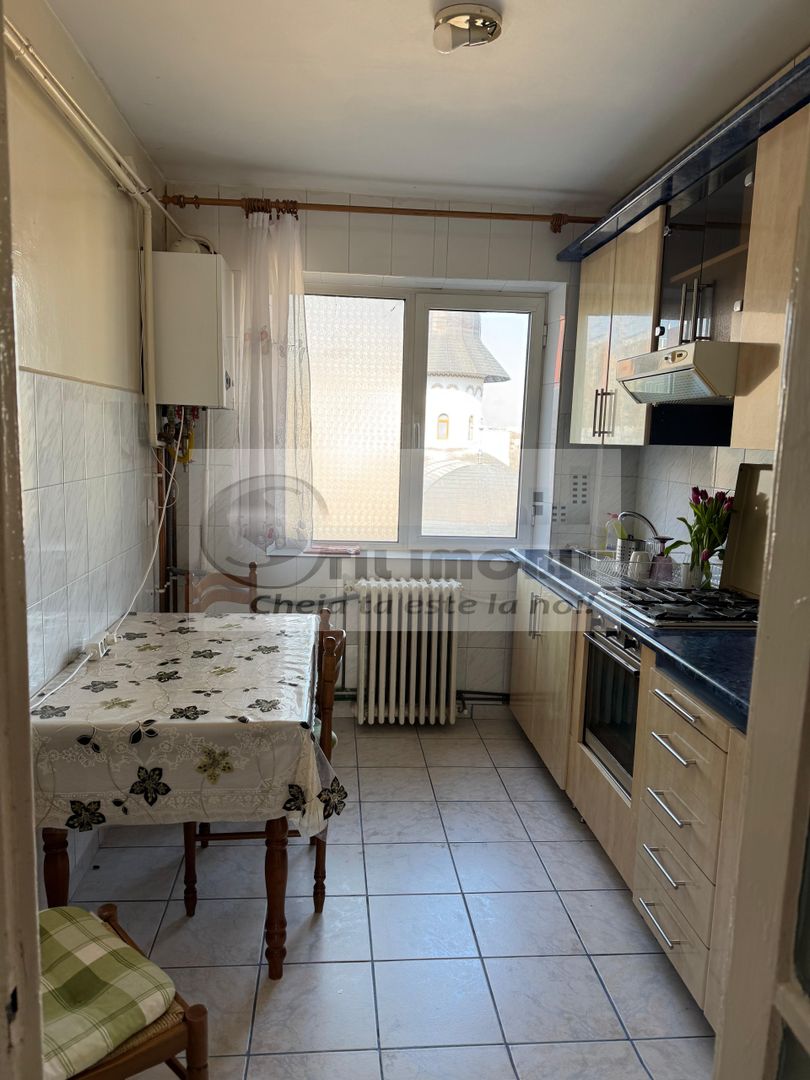 Apartament 3 camere decomandat mobilat Podul Ros 110000 euro - Poză 3