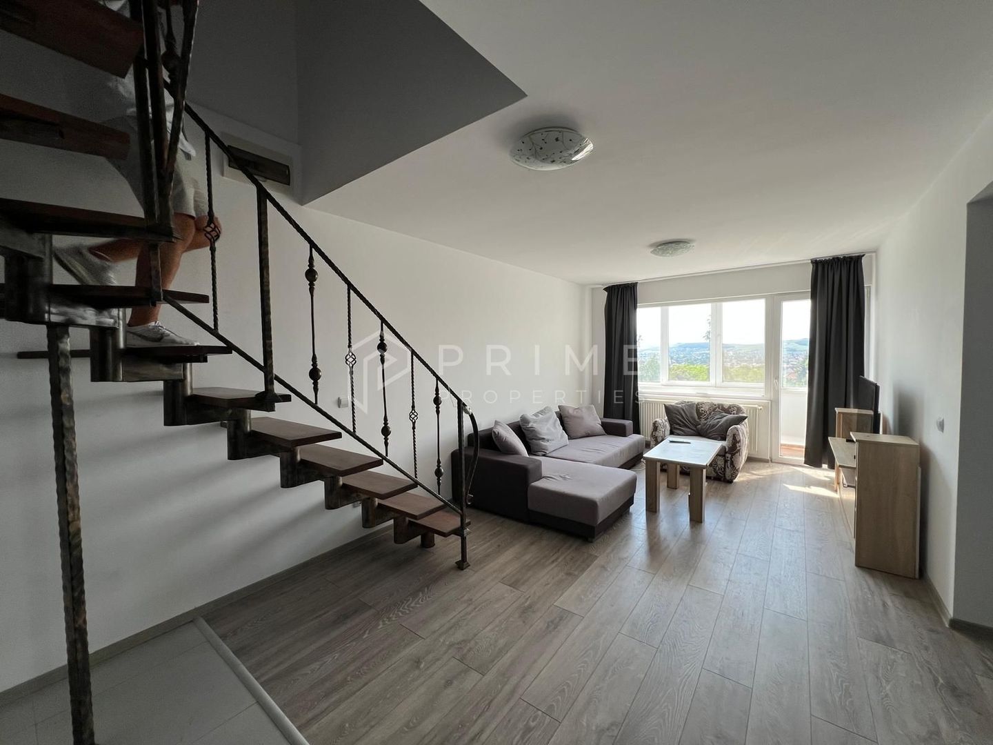 Apartament penthouse cu 4 camere de vânzare în Cornișa - Poză 1