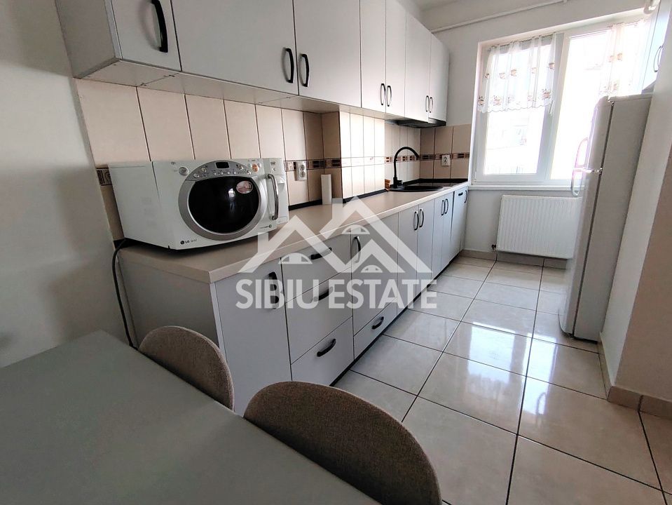 Apartament de inchiriat 3 camere, 2 bai SIBIU central - Poză 10