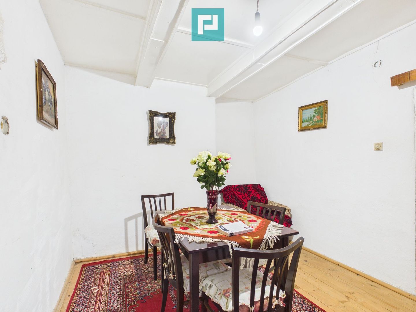 Casă cu 2 corpuri și 4 camere în Tauț - Poză 2