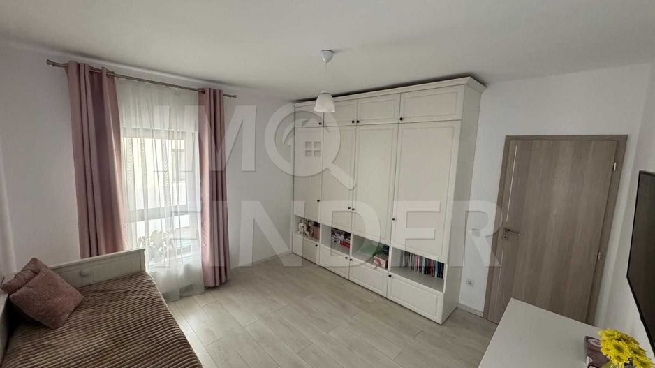 Apartament 2 dormitoare, living + bucatarie, parcare privata - Poză 5