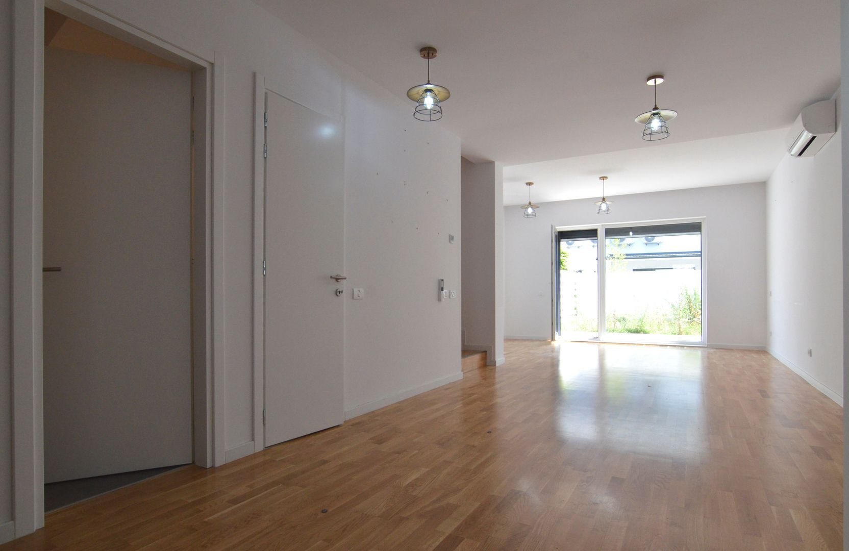Inchiriem casa insiruita 5 camere partial mobilata - Poză 9