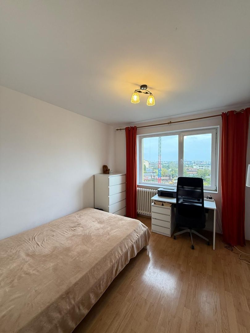 De vânzare 4 camere, spațios, 2 băi, 2 balcoane, lângă Mega Mall - Poză 2