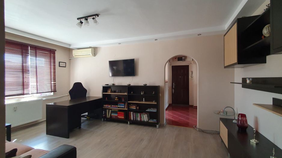 De vanzare apartament 3 camere Dristor-Baba Novac - Poză 5