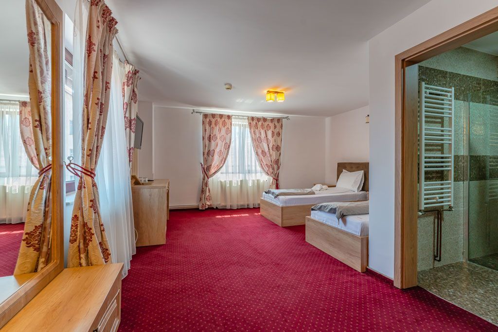 Pensiune Rosenau de vânzare - Afacere la cheie lângă Cetatea Râșnov - Poză 24