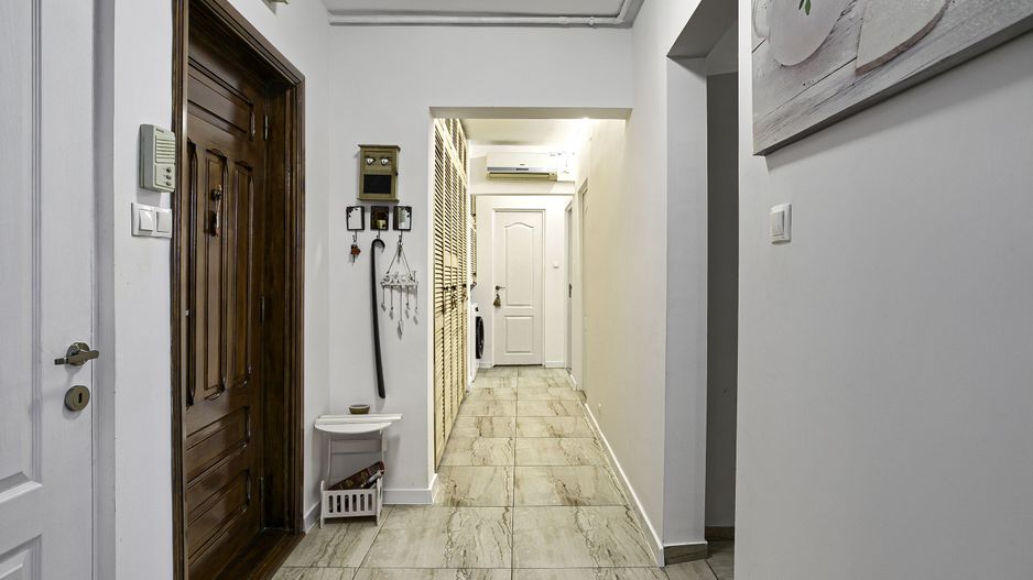 PROPRIETATE VÂNDUTĂ Apartament spatios cu 4 camere langa teatru - Poză 7
