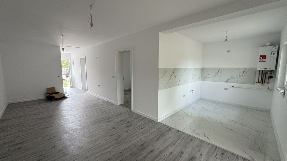 Sanmihaiu Roman, Duplex pe Parter, 3 camere,2 bai,terasa spatioasa - Poză 5