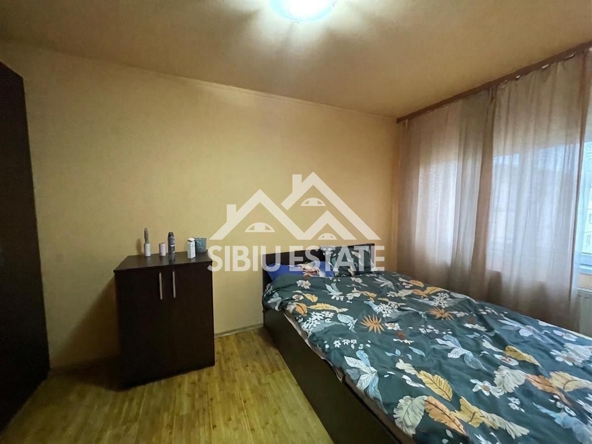 Apartament luminos cu 2 camere, la mansardă, în zonă căutată - Poză 4