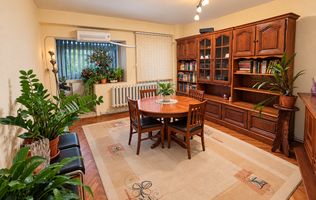 Apartament decomandat, 4 camere, 95 mp utili, boxa de 13 mp, Centru