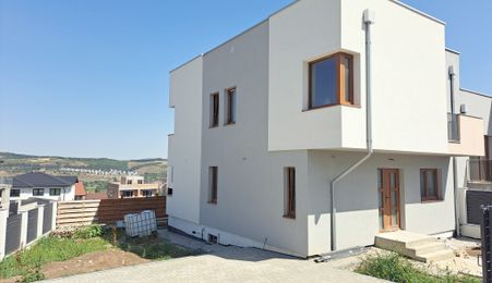 Casa tip duplex in zona Vivo Mall,  str Razoare Floresti